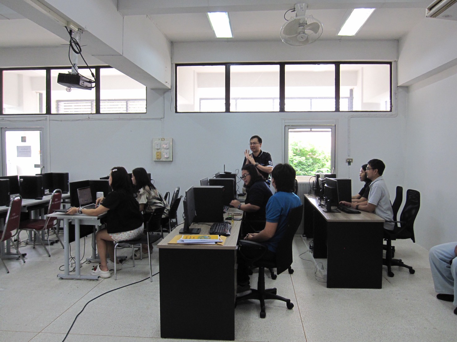 Training users with real operational scenarios
