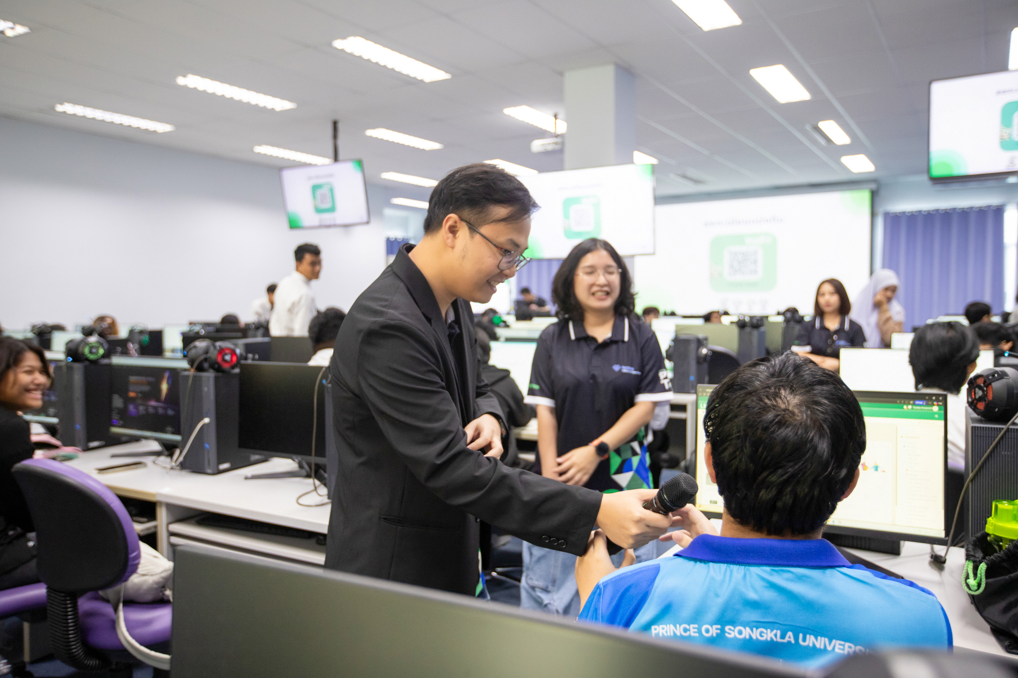 Guiding student teams while they build prototypes